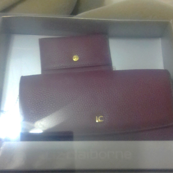 Liz Claiborne Gift Set 2-pc Wallet Dark Wine - Picture 2 of 3